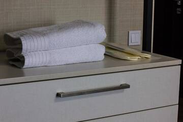 Фото номера Улучшенный номер с диваном Апартаменты Solo Apartment Ahmatovoy г. Киев 22