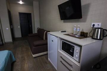 Фото номера Улучшенный номер с диваном Апартаменты Solo Apartment Ahmatovoy г. Киев 27