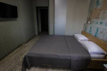 Фото номера Номер &quot;Комфорт&quot; с балконом Апартаменты Solo Apartment Ahmatovoy г. Киев 8