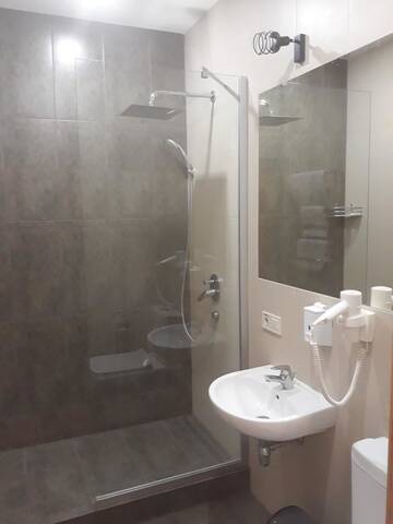 Фото номера Стандартный двухместный номер с 1 кроватью - Без окна Отель Park Hotel г. Киев 2