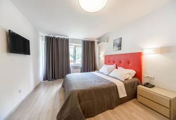 Фото номера Просторные апартаменты с 1 спальней и кухней Апарт-отели Partner Guest House г. Киев 2