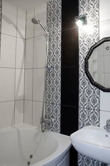 Фото номера Апартаменты с открытой планировкой, оформленные в черно-белых тонах, с балконом Апарт-отели Partner Guest House г. Киев 2