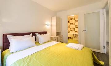 Фото номера Уютные апартаменты с 1 спальней и балконом Апарт-отели Partner Guest House г. Киев 3