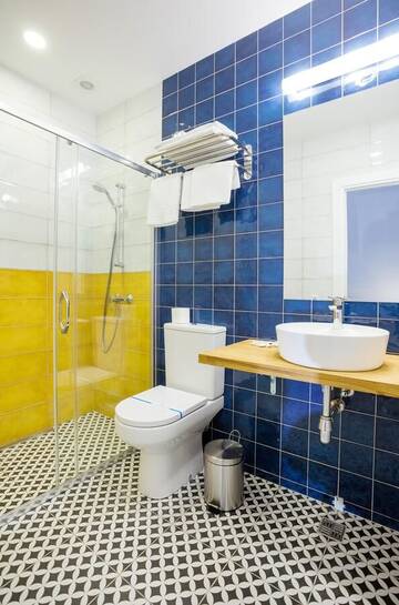 Фото номера Улучшенный двухместный номер с 1 кроватью Апартаменты Partner Guest House Baseina г. Киев 5