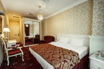 Фото номера Улучшенный двухместный номер с 1 кроватью Отель De Paris Hotel г. Киев 6