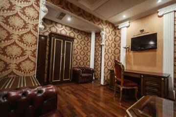 Фото номера Двухкомнатный люкс Отель De Paris Hotel г. Киев 2