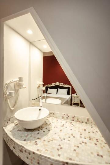 Фото номера Стандартный двухместный номер с 1 кроватью - Без окна Отель De Paris Hotel г. Киев 8