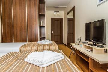 Фото номера Стандартные апартаменты Отель 7 Sky Hotel Klinicheskaya Street (2d entrance) г. Киев 6