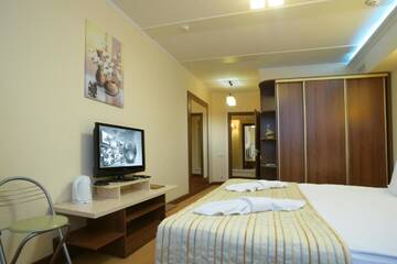 Фото номера Семейные апартаменты Отель 7 Sky Hotel Klinicheskaya Street (2d entrance) г. Киев 5