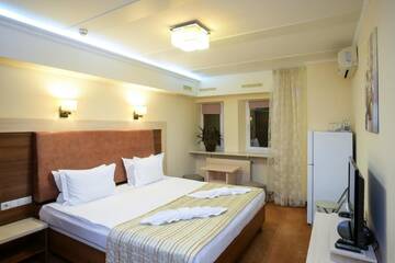 Фото номера Семейные апартаменты Отель 7 Sky Hotel Klinicheskaya Street (2d entrance) г. Киев 7