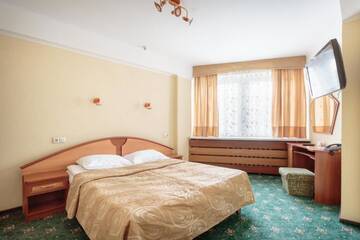 Фото номера Полулюкс Отель Гостиничный Комплекс Турист г. Киев 4