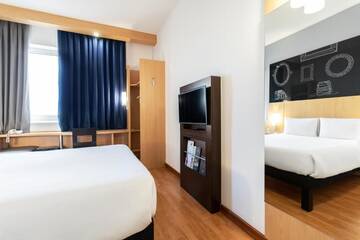 Фото номера Стандартный двухместный номер с 1 кроватью Отель ibis Kiev City Center г. Киев 7