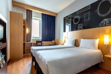 Фото номера Стандартный двухместный номер с 2 отдельными кроватями Отель ibis Kiev City Center г. Киев 4
