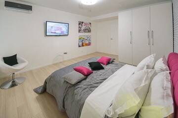 Фото номера Two-Bedroom Apartment on Baseinaya 3 Апартаменты Alex Apartments near Kreshatik st г. Киев 11
