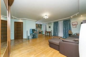 Фото номера One-Bedroom Apartment  on Boulevard Lesi Ukrainki 3 Апартаменты Alex Apartments near Kreshatik st г. Киев 2