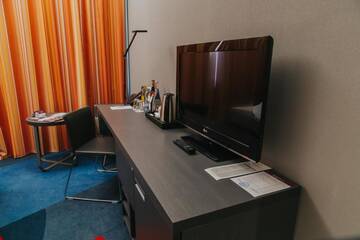 Фото номера Стандартный двухместный номер с 1 кроватью Отель Mercure Kyiv Congress г. Киев 2