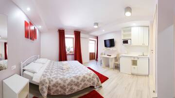 Фото номера Двухместный номер с 1 кроватью и балконом - Baseina street 3 Апарт-отели Basseynaya Apart Hotel г. Киев 19