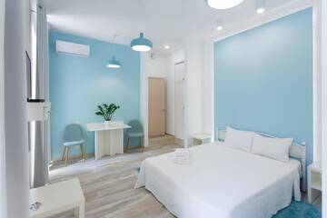 Фото номера Двухместный номер с 1 кроватью и балконом - Baseina street 3 Апарт-отели Basseynaya Apart Hotel г. Киев 8