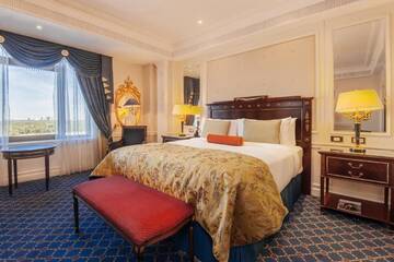 Фото номера Люкс с кроватью размера «king-size» Отель Fairmont Grand Hotel Kyiv г. Киев 3