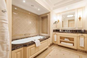 Фото номера Номер Fairmont с 2 кроватями размера «queen-size» Отель Fairmont Grand Hotel Kyiv г. Киев 4
