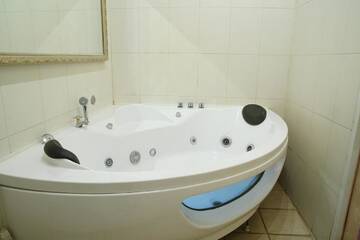 Фото номера Апартаменты - улица Бойчука 27 Апартаменты Ukrainian Hotel Service Apartments г. Киев 9