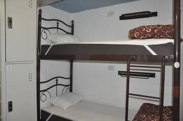 Фото номера Кровать в общем номере с 2 кроватями Хостелы Z-Hostel г. Киев 4