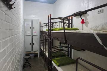Фото номера Кровать в общем номере с 4 кроватями Хостелы Z-Hostel г. Киев 2