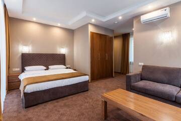 Фото номера Номер-студио Делюкс с кроватью размера &quot;queen-size&quot; Отель Crystal Hotel г. Киев 7