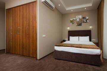 Фото номера Двухместный суперлюкс с 1 кроватью Отель Crystal Hotel г. Киев 3