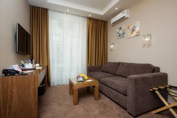 Фото номера Полулюкс Делюкс Отель Crystal Hotel г. Киев 2