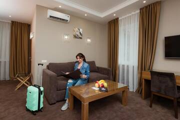 Фото номера Номер-студио Делюкс с кроватью размера &quot;queen-size&quot; Отель Crystal Hotel г. Киев 8