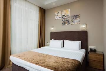 Фото номера Номер-студио Делюкс с кроватью размера &quot;queen-size&quot; Отель Crystal Hotel г. Киев 5