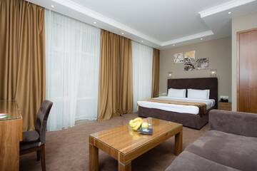 Фото номера Номер-студио Делюкс с кроватью размера &quot;queen-size&quot; Отель Crystal Hotel г. Киев 3