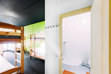 Фото номера Кровать в общем 10-местном номере для женщин Хостелы Happy Hostel Kiev г. Киев 9