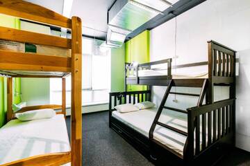 Фото номера Кровать в общем 8-местном номере для мужчин и женщин Хостелы Happy Hostel Kiev г. Киев 9