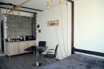 Фото номера Апартаменты с видом на озеро Апартаменты SKY Apartment Virmenska г. Киев 4