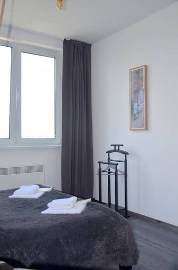 Фото номера Апартаменты с видом на озеро Апартаменты SKY Apartment Virmenska г. Киев 3
