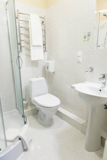 Фото номера Двухместный номер с 2 отдельными кроватями Отель Raziotel Kyiv Yamska г. Киев 5