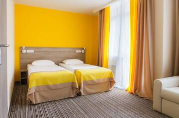 Фото номера Улучшенный двухместный номер с 2 отдельными кроватями Отель Raziotel Kyiv Yamska г. Киев 3