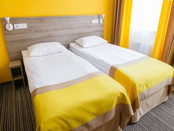 Фото номера Стандартный двухместный номер с 2 отдельными кроватями Отель Raziotel Kyiv Yamska г. Киев 4