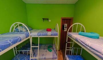 Фото номера Кровать в общем 4-местном номере для мужчин и женщин Хостелы Yourhostel Svyatoshino г. Киев 17