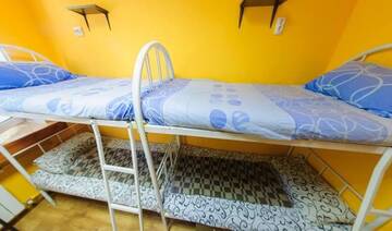 Фото номера Кровать в общем 4-местном номере для мужчин и женщин Хостелы Yourhostel Svyatoshino г. Киев 16