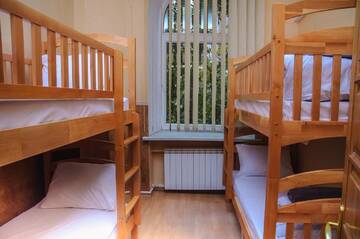 Фото номера Кровать в стандартном четырехместном номере Хостелы Golden Globus Hostel г. Киев 3