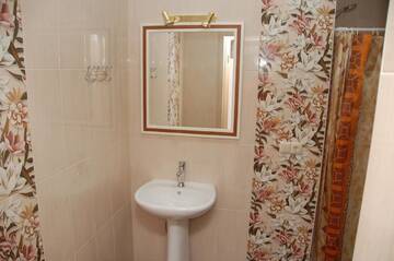 Фото номера Кровать в общем 6-местном номере Хостелы Green Apple Hostel г. Киев 6