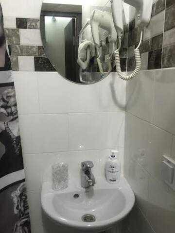 Фото номера Стандартный двухместный номер с 1 кроватью Мини-отель SkyHome Goloseevsky г. Киев 7