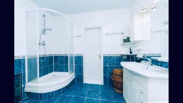 Фото номера Улучшенные апартаменты Апартаменты Comfort Apartment near Minskaya metro station and DreamTown г. Киев 37