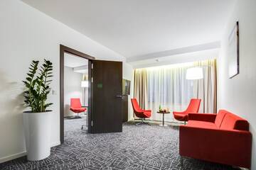 Фото номера Полулюкс Отель Park Inn by Radisson Kyiv Troyitska г. Киев 5