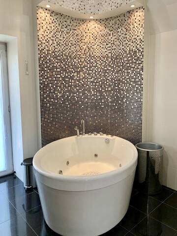 Фото номера Дом с 4 спальнями Дома для отпуска Sadovyy Comfortable Holiday Home г. Киев 28