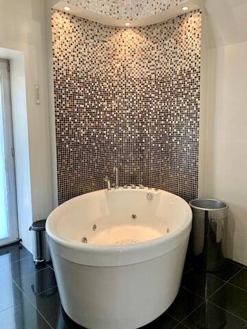Фото номера Дом с 4 спальнями Дома для отпуска Sadovyy Comfortable Holiday Home г. Киев 98