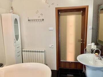 Фото номера Дом с 4 спальнями Дома для отпуска Sadovyy Comfortable Holiday Home г. Киев 99